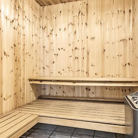 Pet Friendly In With Kitchen